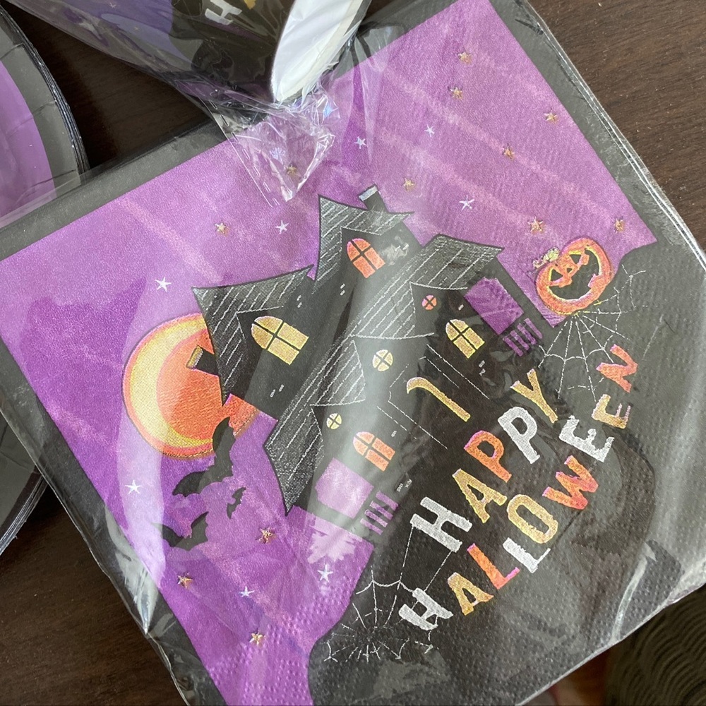 Halloween party set of four : 2 set of cup , 1 set of napkin, 1 set of plate